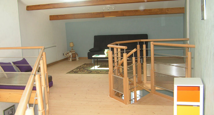 Mezzanine avec clic-clac et petit canapé (lit) dépliable